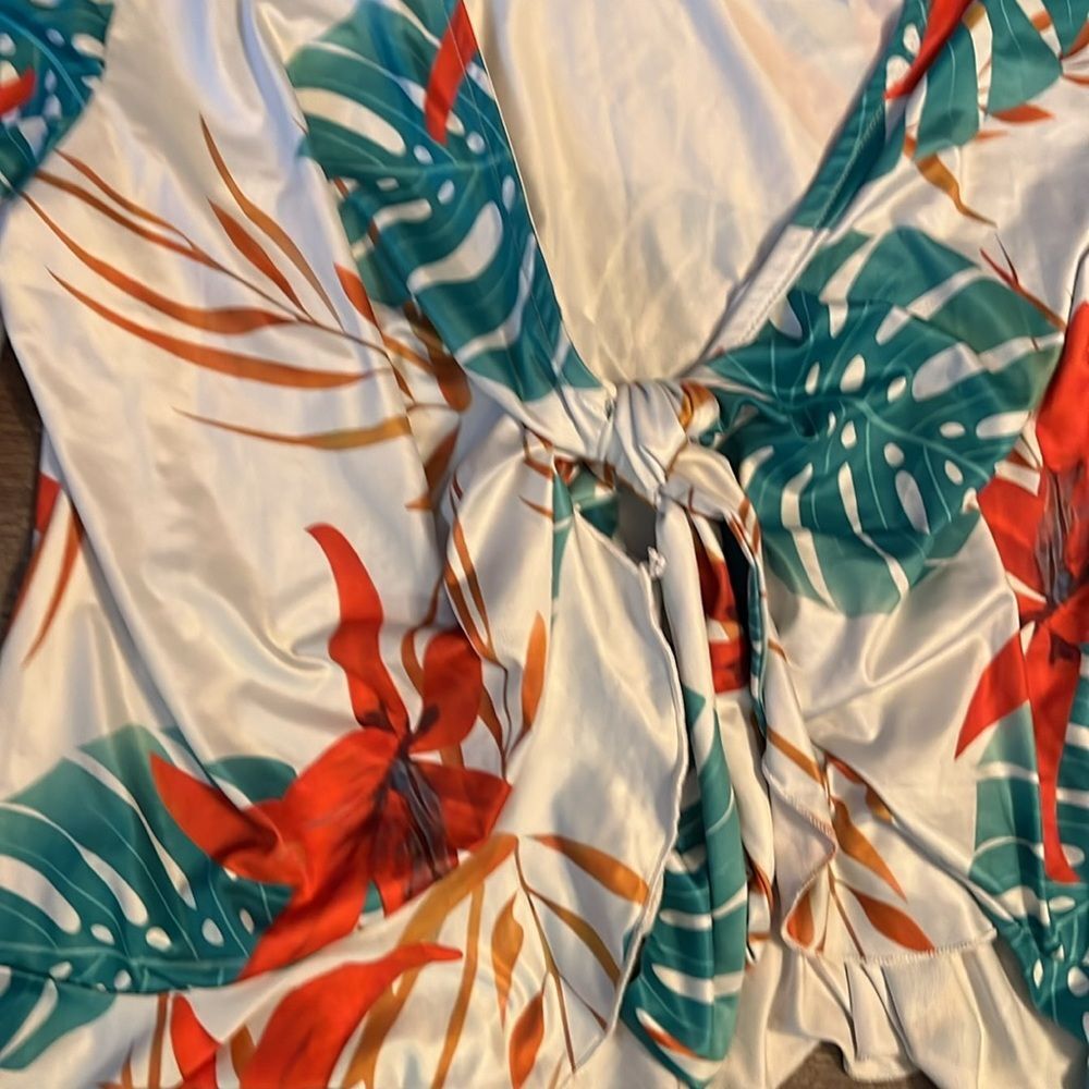 Tropical Green and White Tie-Front Blouse - Picture 3 of 8